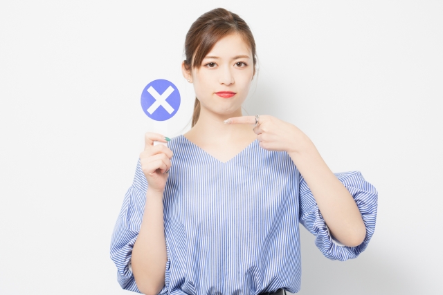 バツ印をもつ女性